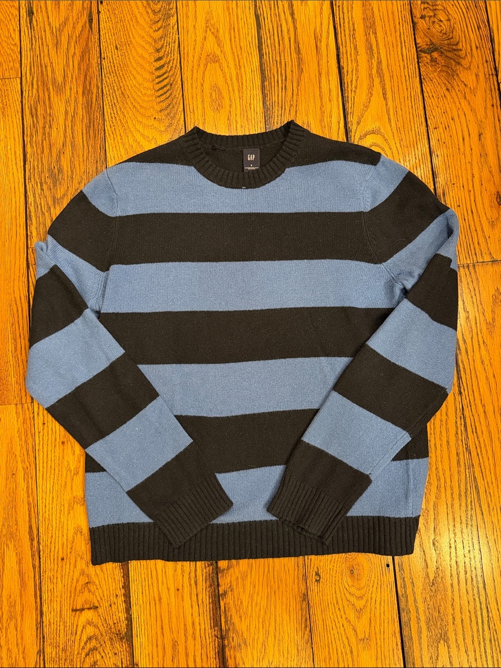 GAP, NAVY AND LIGHT BLUE CREWNECK STRIPED MEN'S SWEATER - SIZE SMALL